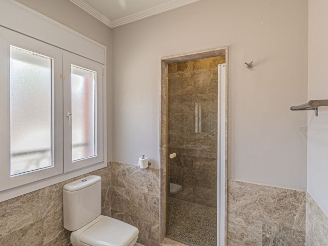 5 Bedrooms Villa in Marbella