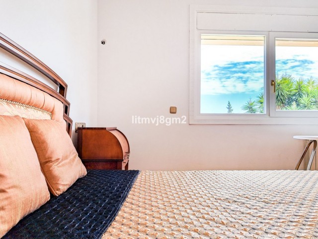 5 Bedrooms Villa in Benahavís