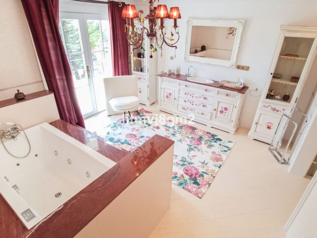 5 Makuuhuoneen Huvila Benahavís