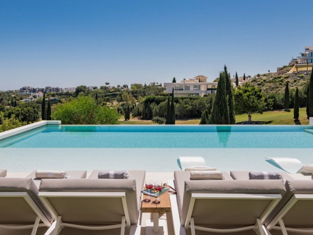 5 Bedrooms Villa in Benahavís