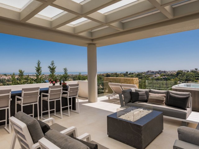 5 Bedrooms Villa in Benahavís