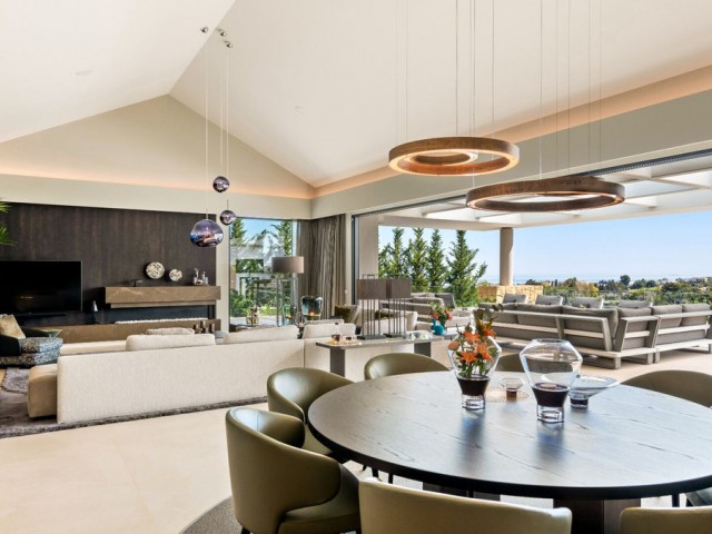 5 Bedrooms Villa in Benahavís