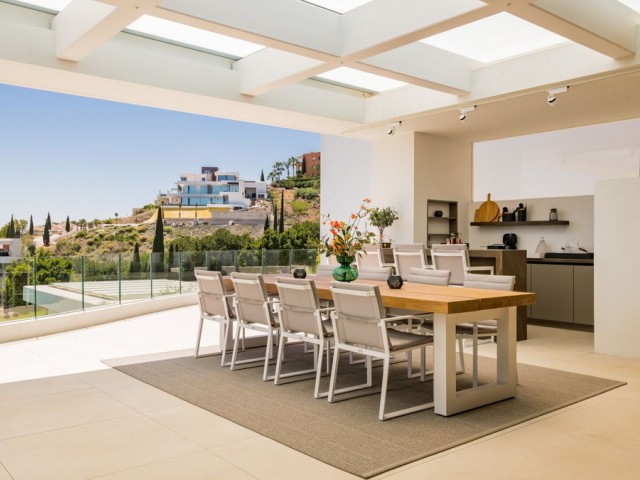 5 Bedrooms Villa in Benahavís