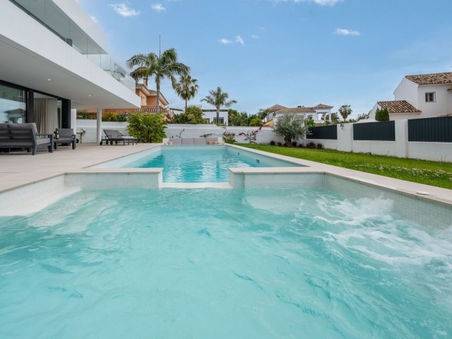 5 Bedrooms Villa in San Pedro de Alcántara