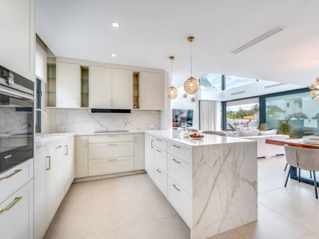 5 Bedrooms Villa in San Pedro de Alcántara