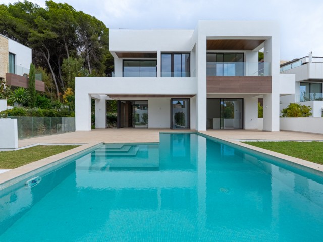 4 Bedrooms Villa in Marbella