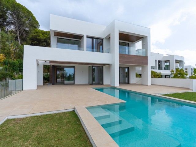 4 Bedrooms Villa in Marbella