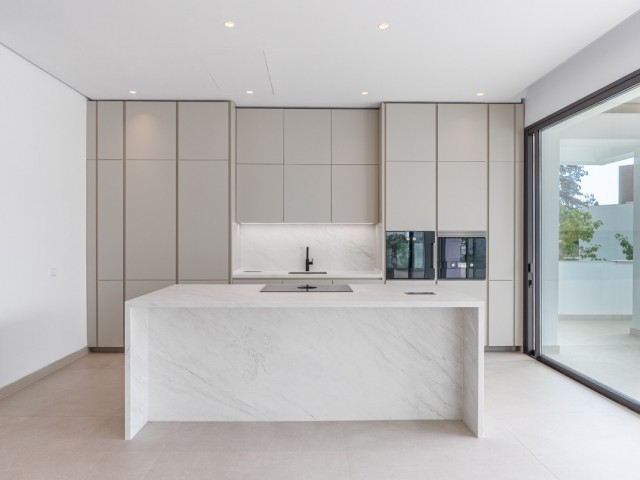 4 Bedrooms Villa in Marbella