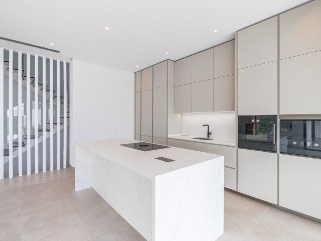 4 Bedrooms Villa in Marbella