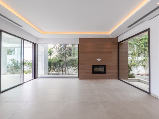 4 Bedrooms Villa in Marbella