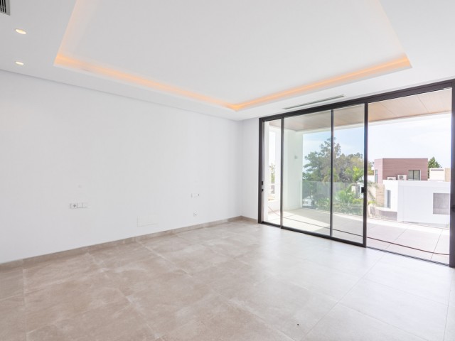 4 Bedrooms Villa in Marbella