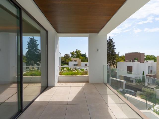 4 Bedrooms Villa in Marbella