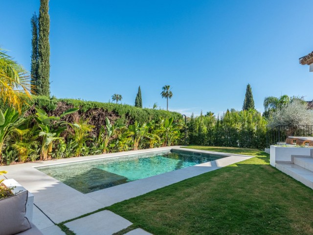 4 Bedrooms Villa in Nueva Andalucía