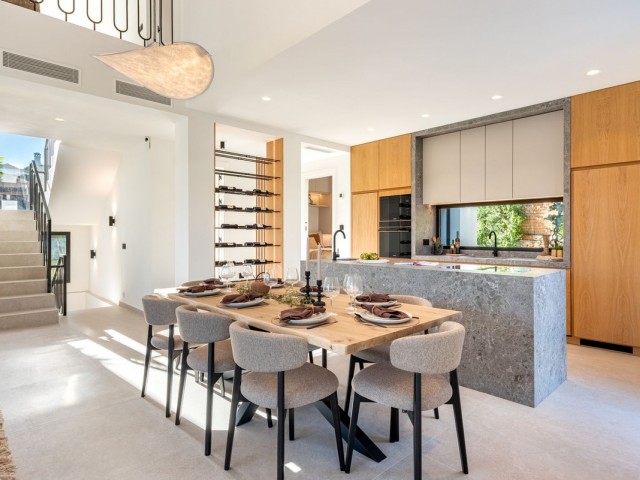 4 Bedrooms Villa in Nueva Andalucía