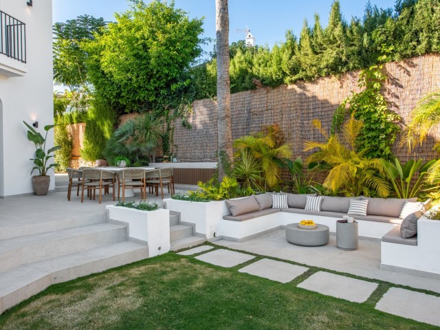 Villa con 4 Dormitorios  en Nueva Andalucía