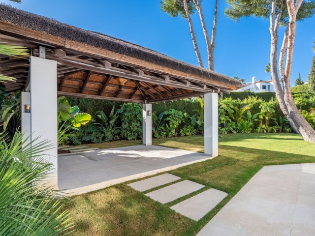 Villa con 4 Dormitorios  en Nueva Andalucía