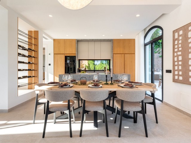 Villa con 4 Dormitorios  en Nueva Andalucía