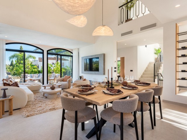 Villa con 4 Dormitorios  en Nueva Andalucía