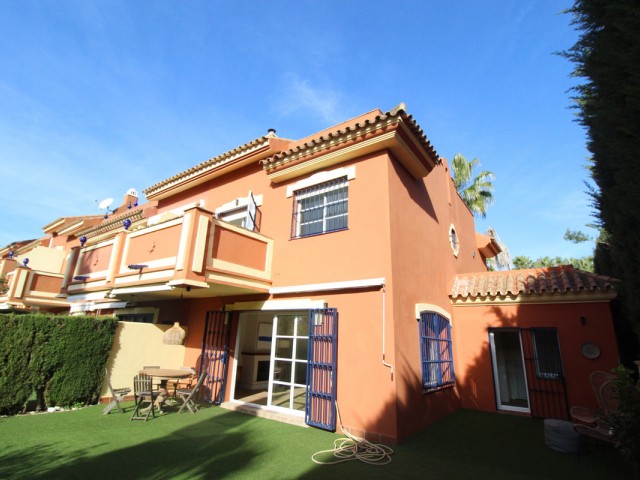 4 Bedrooms Villa in Atalaya