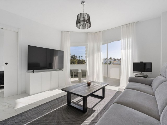 Apartment, Calahonda, R5252902