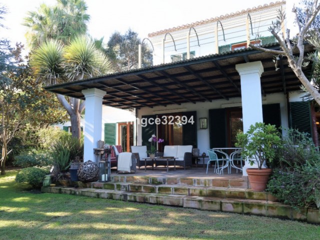 3 Bedrooms Villa in Sotogrande Costa