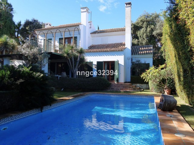 3 Bedrooms Villa in Sotogrande Costa