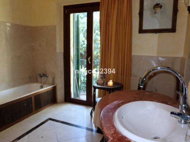 3 Bedrooms Villa in Sotogrande Costa