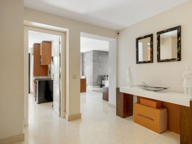 2 Bedrooms Apartment in Benahavís