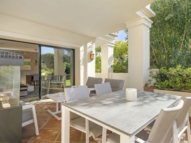 2 Bedrooms Apartment in Benahavís