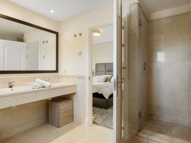 2 Bedrooms Apartment in Benahavís