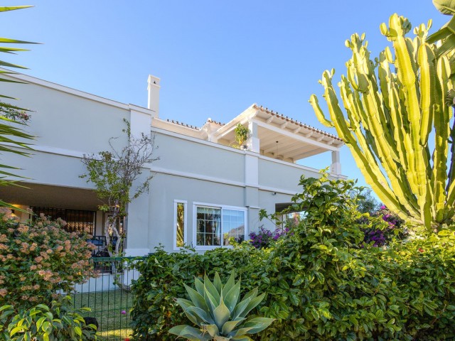 4 Bedrooms Townhouse in Nueva Andalucía