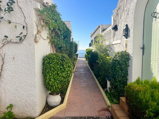 3 Bedrooms Townhouse in Estepona