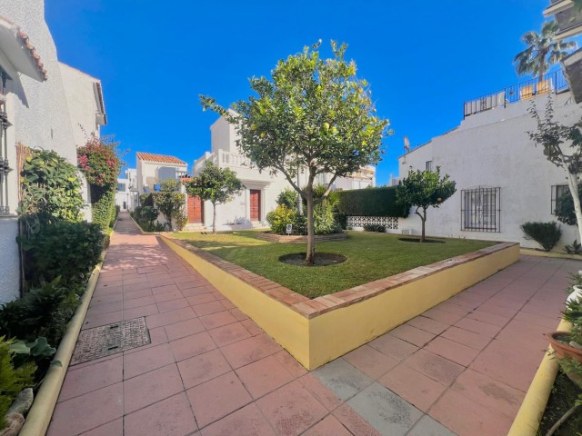 3 Bedrooms Townhouse in Estepona