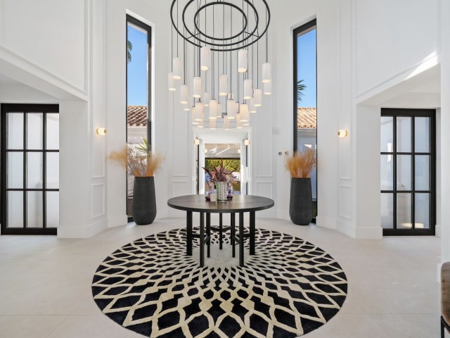 5 Bedrooms Villa in Nueva Andalucía