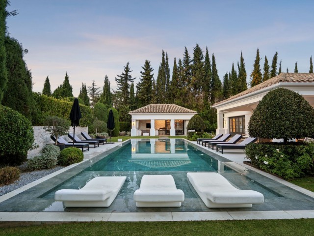 5 Bedrooms Villa in Nueva Andalucía