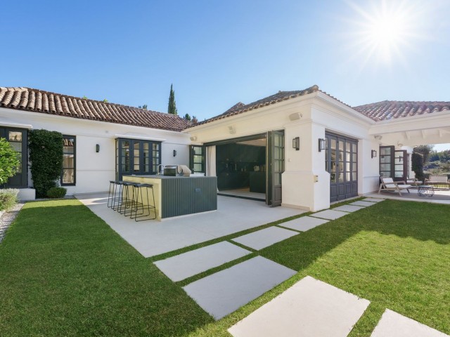5 Bedrooms Villa in Nueva Andalucía