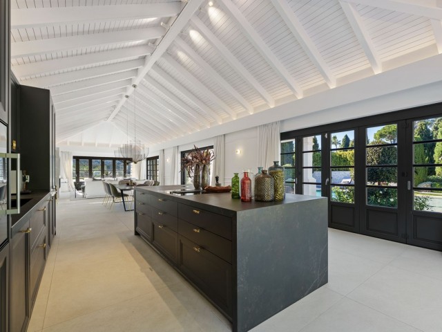 5 Bedrooms Villa in Nueva Andalucía