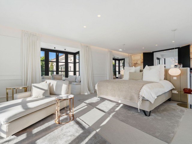 5 Bedrooms Villa in Nueva Andalucía