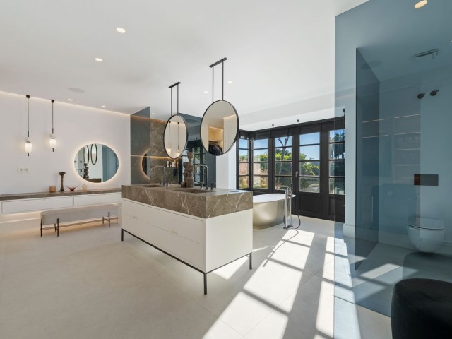 5 Bedrooms Villa in Nueva Andalucía