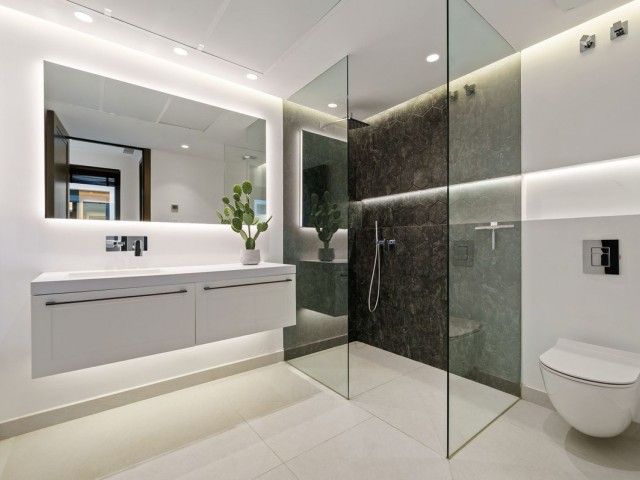 5 Bedrooms Villa in Nueva Andalucía