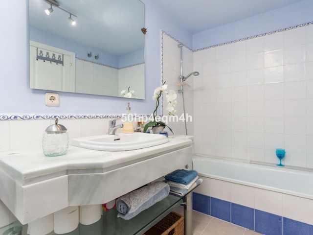 Apartamento con 2 Dormitorios  en Guadalmina Alta