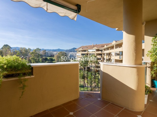 Apartamento con 2 Dormitorios  en Guadalmina Alta