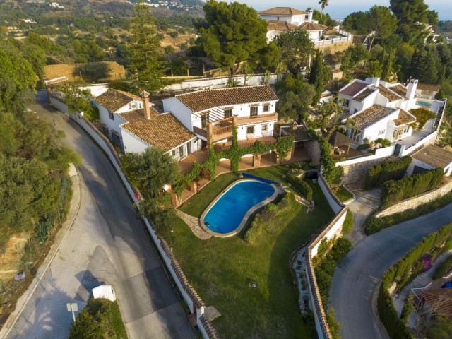 4 Bedrooms Villa in Mijas