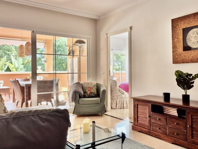 2 Bedrooms Apartment in Nueva Andalucía