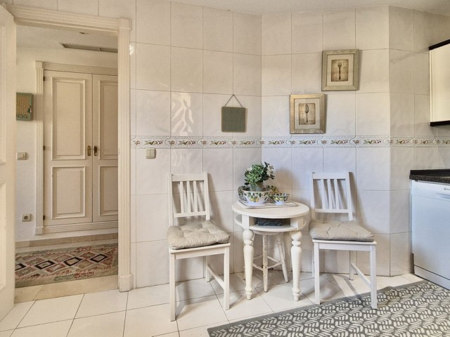 2 Bedrooms Apartment in Nueva Andalucía