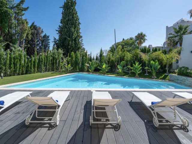 Villa, Artola, R5251600