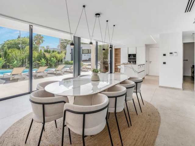 Villa, Artola, R5251600