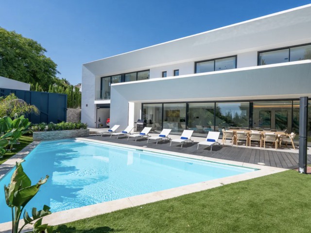 Villa Artola - R5251600