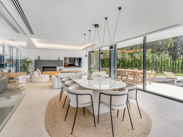 4 Sovrums Villa i Artola