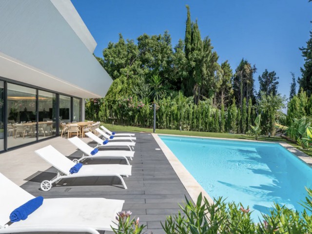 4 Sovrums Villa i Artola